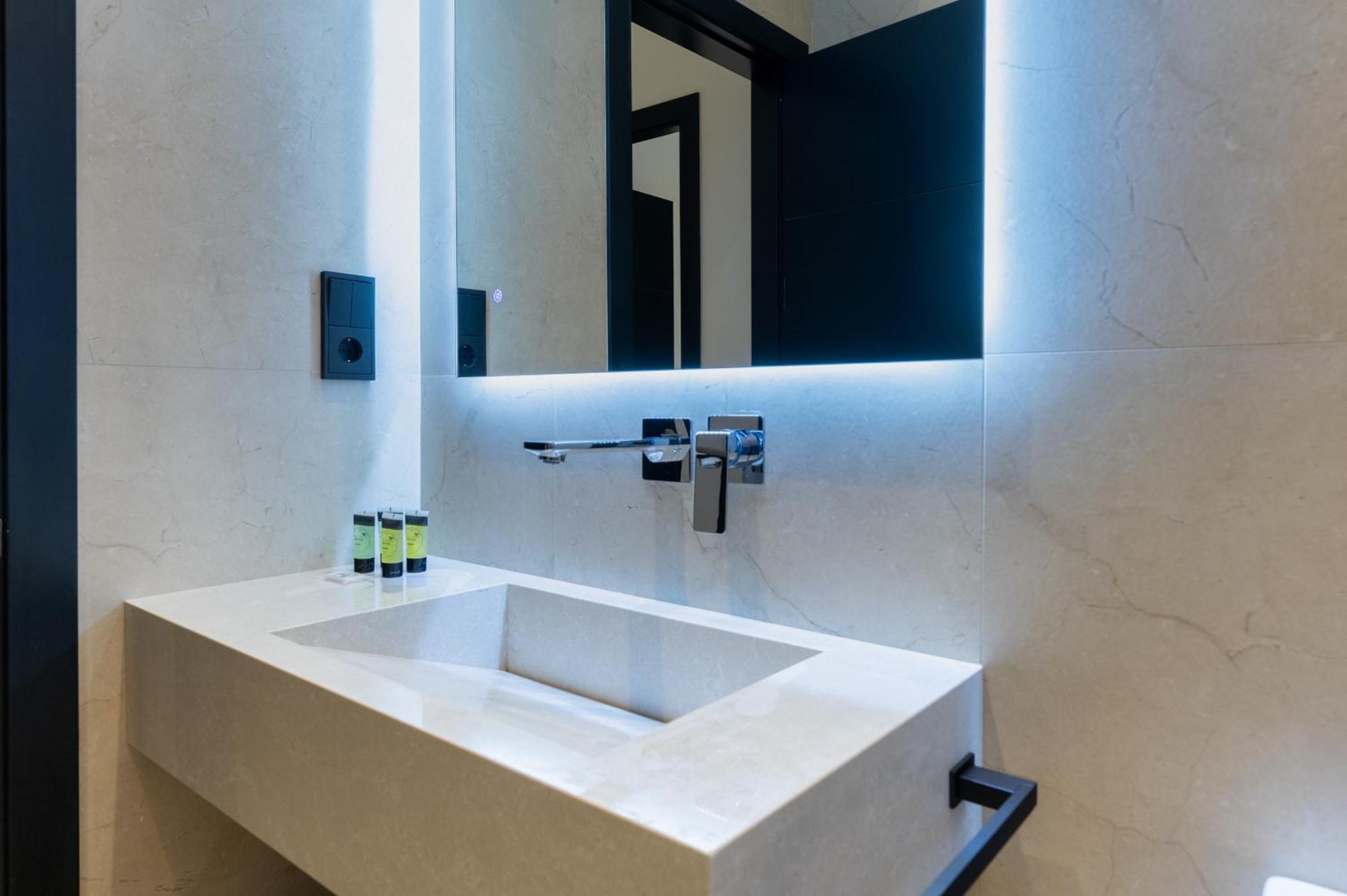 New Design Apartment - Private Patio - Gallos 2 セビリア エクステリア 写真