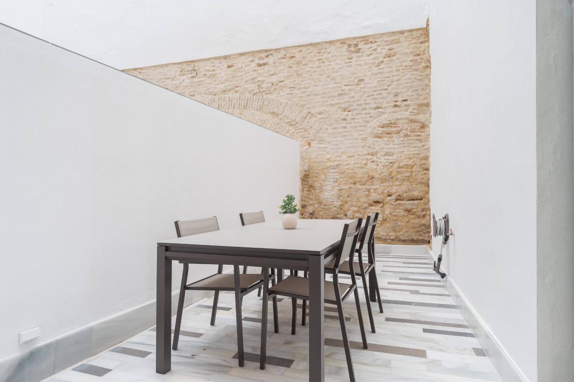 New Design Apartment - Private Patio - Gallos 2 セビリア エクステリア 写真