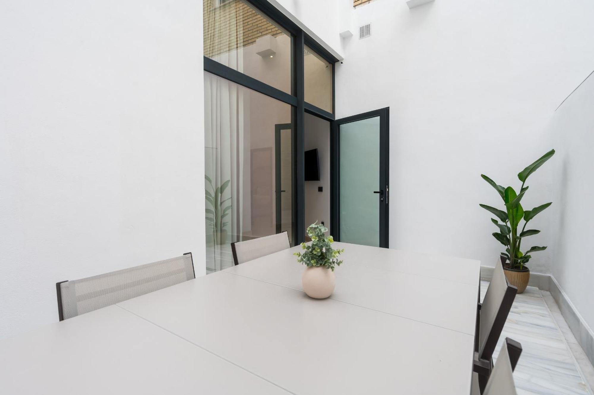 New Design Apartment - Private Patio - Gallos 2 セビリア エクステリア 写真