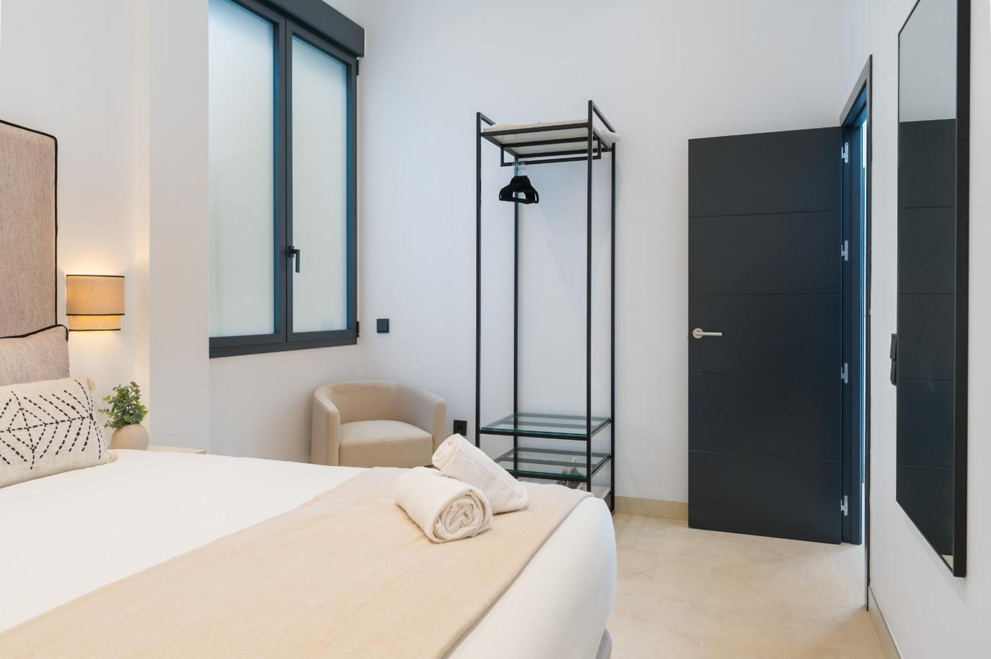 New Design Apartment - Private Patio - Gallos 2 セビリア エクステリア 写真