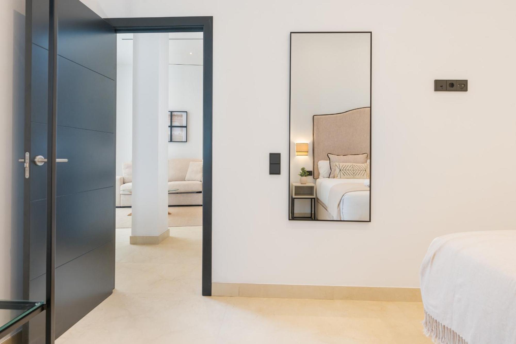 New Design Apartment - Private Patio - Gallos 2 セビリア エクステリア 写真