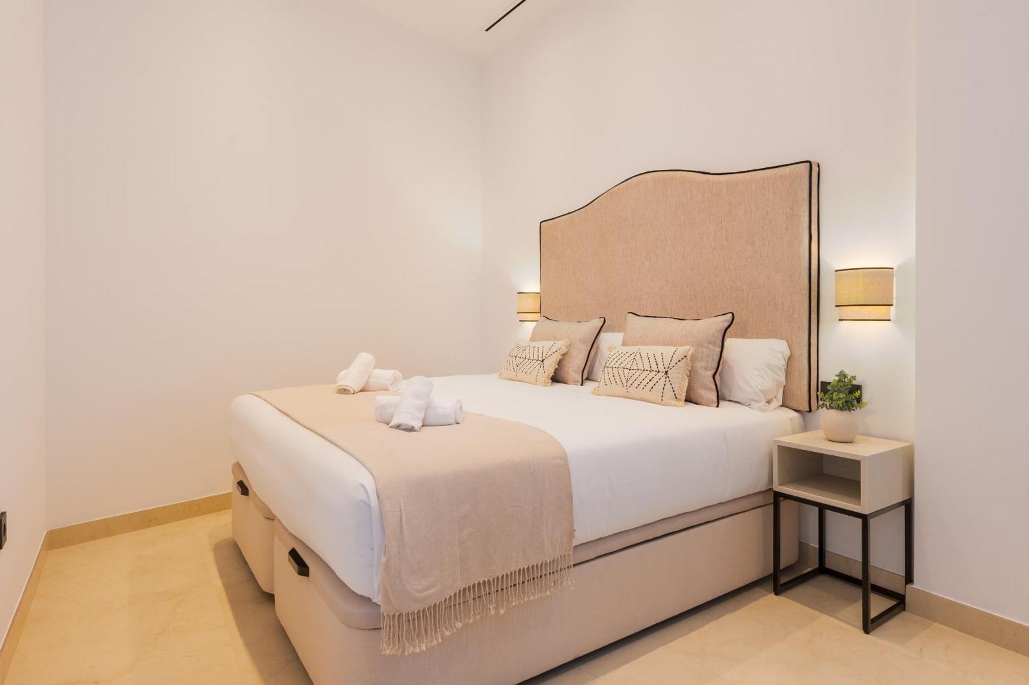 New Design Apartment - Private Patio - Gallos 2 セビリア エクステリア 写真